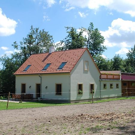 Апартаменты Penzion Staj Navary Экстерьер фото